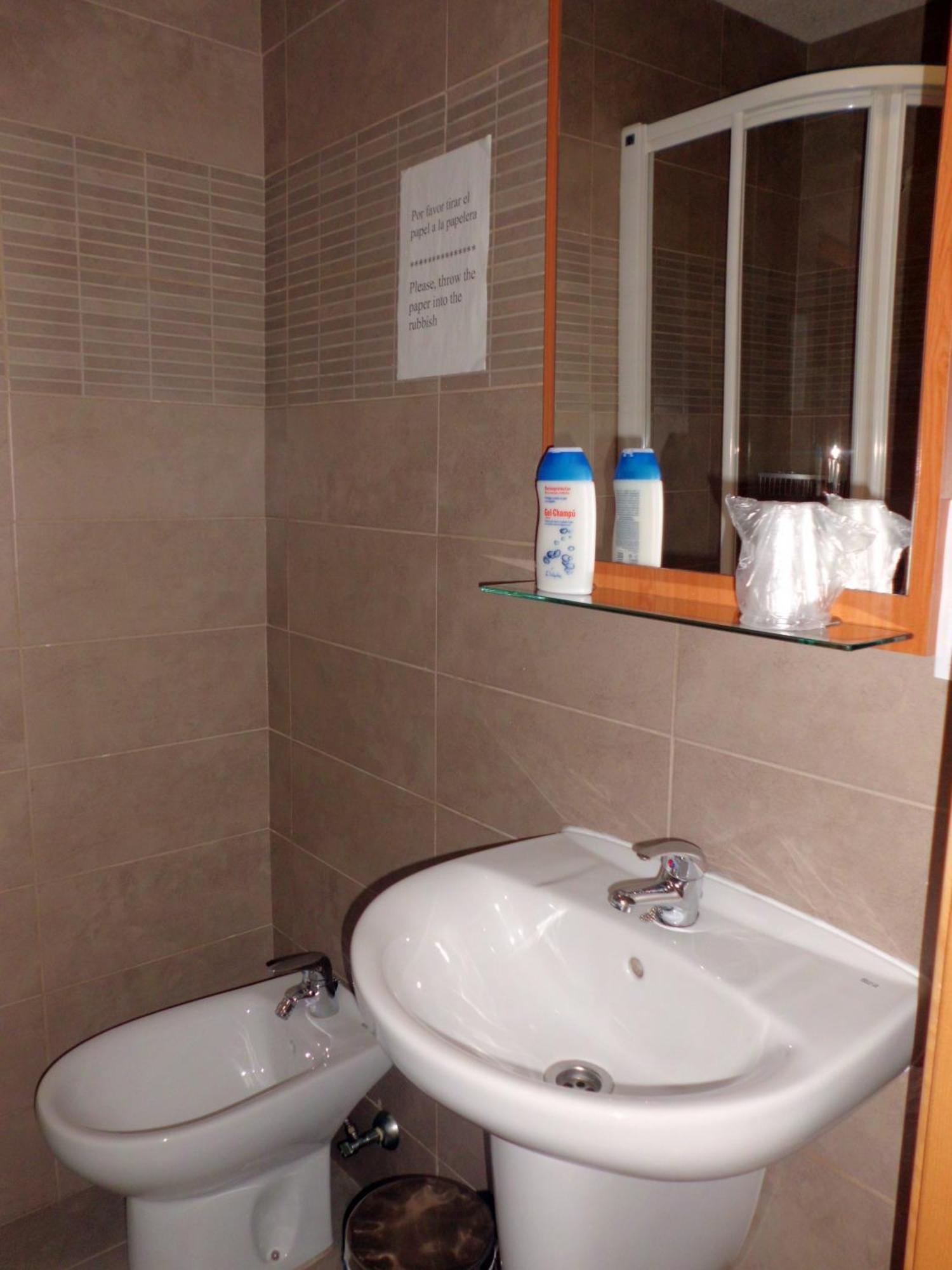 ולנסיה Hostal Abastos מראה חיצוני תמונה